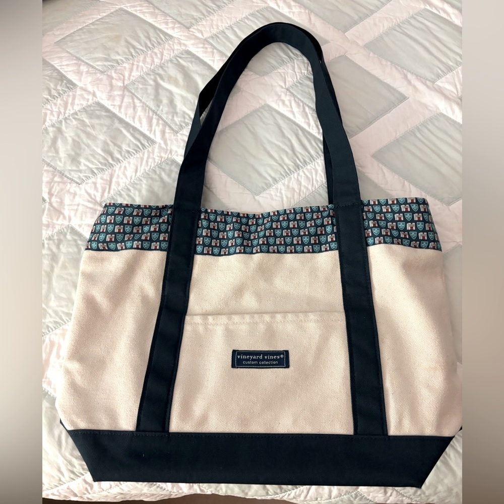 Vineyard vine tote bag